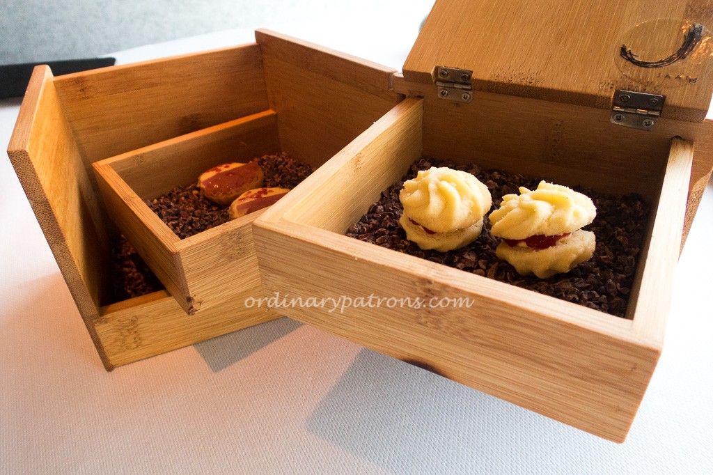 JAAN Petit Four