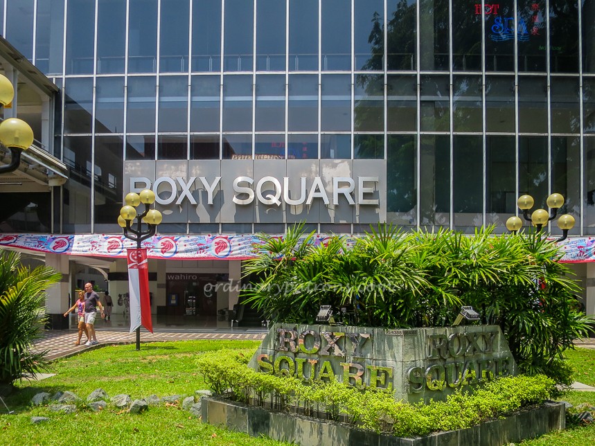 Food Court in Roxy Square 