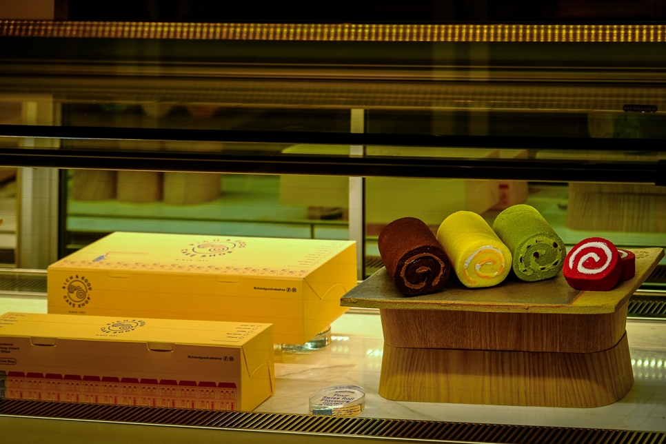 Rich & Good Cake Shop in Jewel Changi Airport.