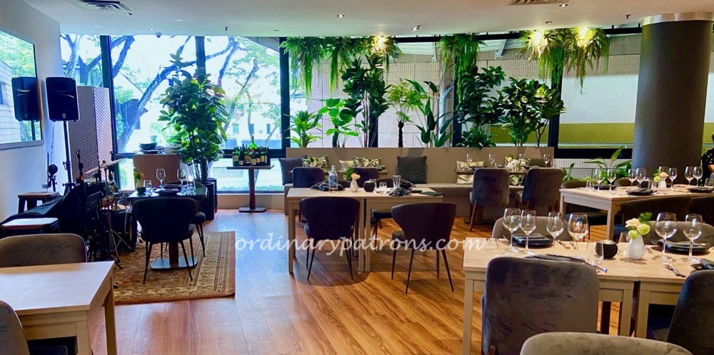 Table at 7 Restaurant Singapore Namly Ave, SIM Management House
