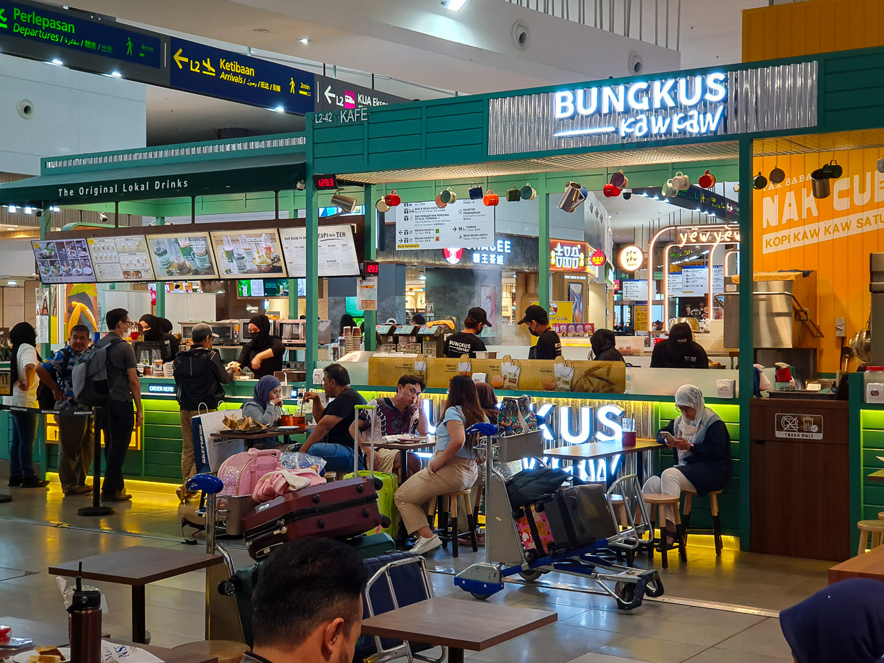 BUNGKUS KAW KAW at KLIA2