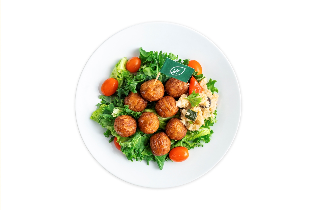 PlantBall with Green Salad Cherry Tomato and Quinoa