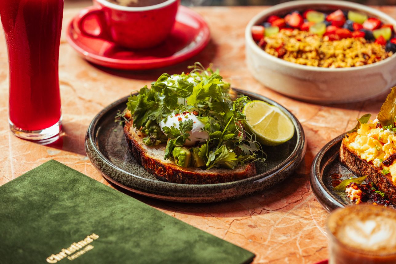 Brunch Smashed avocado poached egg on sourdough, coriander, chilli & lime