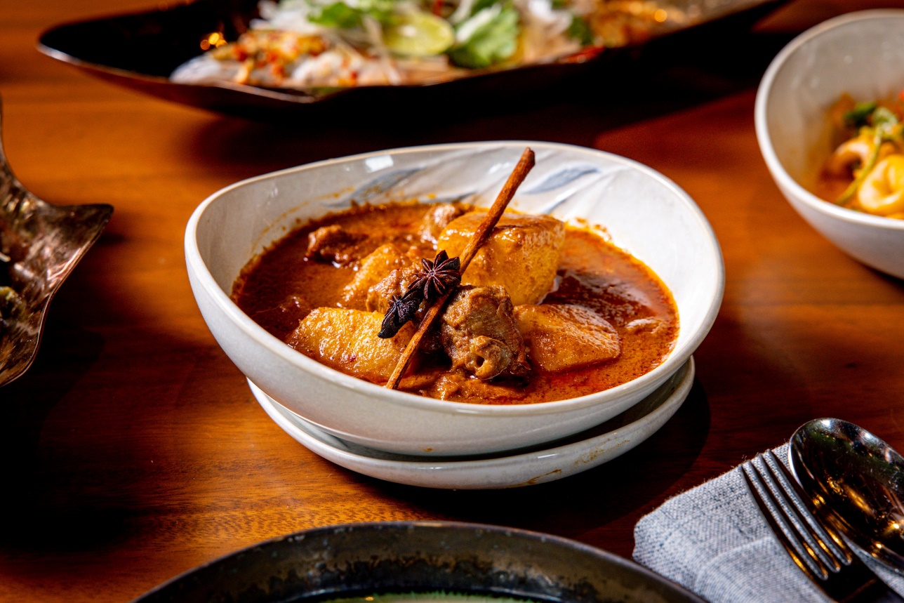 Gaeng Massamun Nua. - Alley on 25