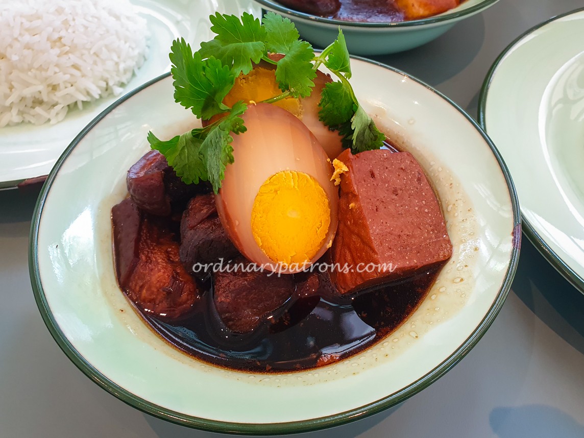 Braised Pork Belly Rice at Kopi 1930