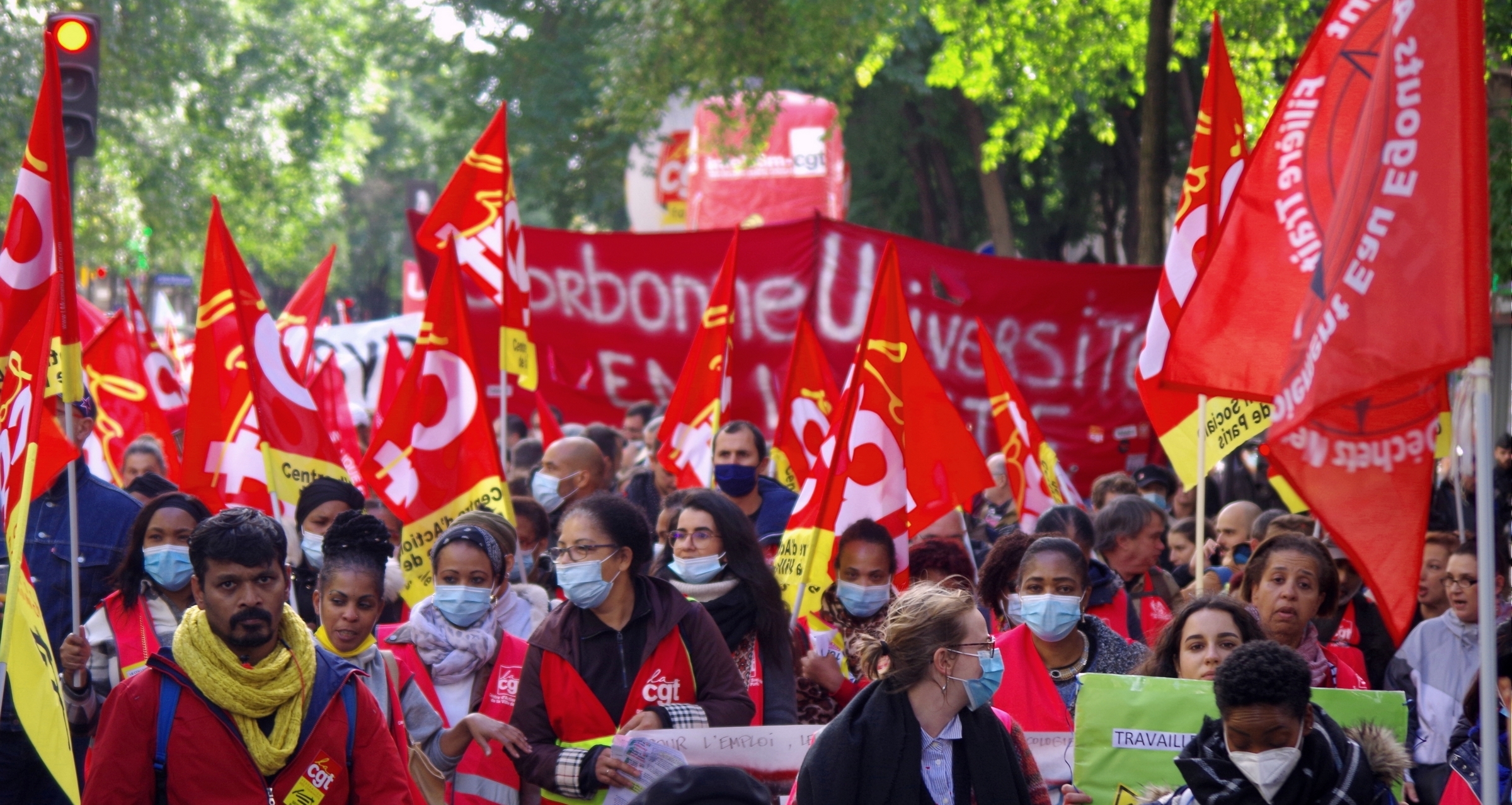Journee De Greve Et De Mobilisation Du 29 Septembre La Manifestation Parisienne Defilera De Denfert Rochereau A Bastille Paris Lights Up