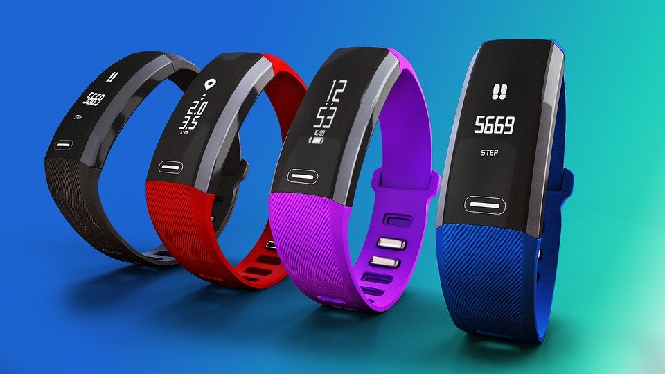 top ftiness bands in 2017 top fitness trackers to buy in 2017