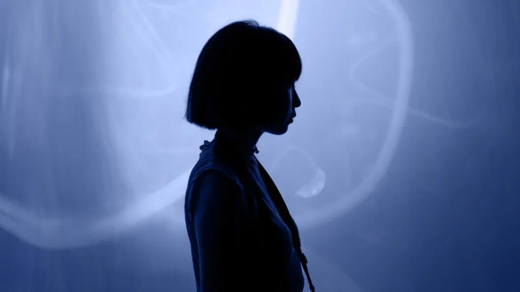 Silhouette of a woman with schizoid personality disorder looking down.