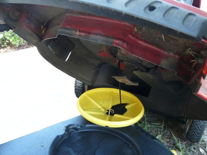 How the oil drain pan works Best Oil Drain Pan