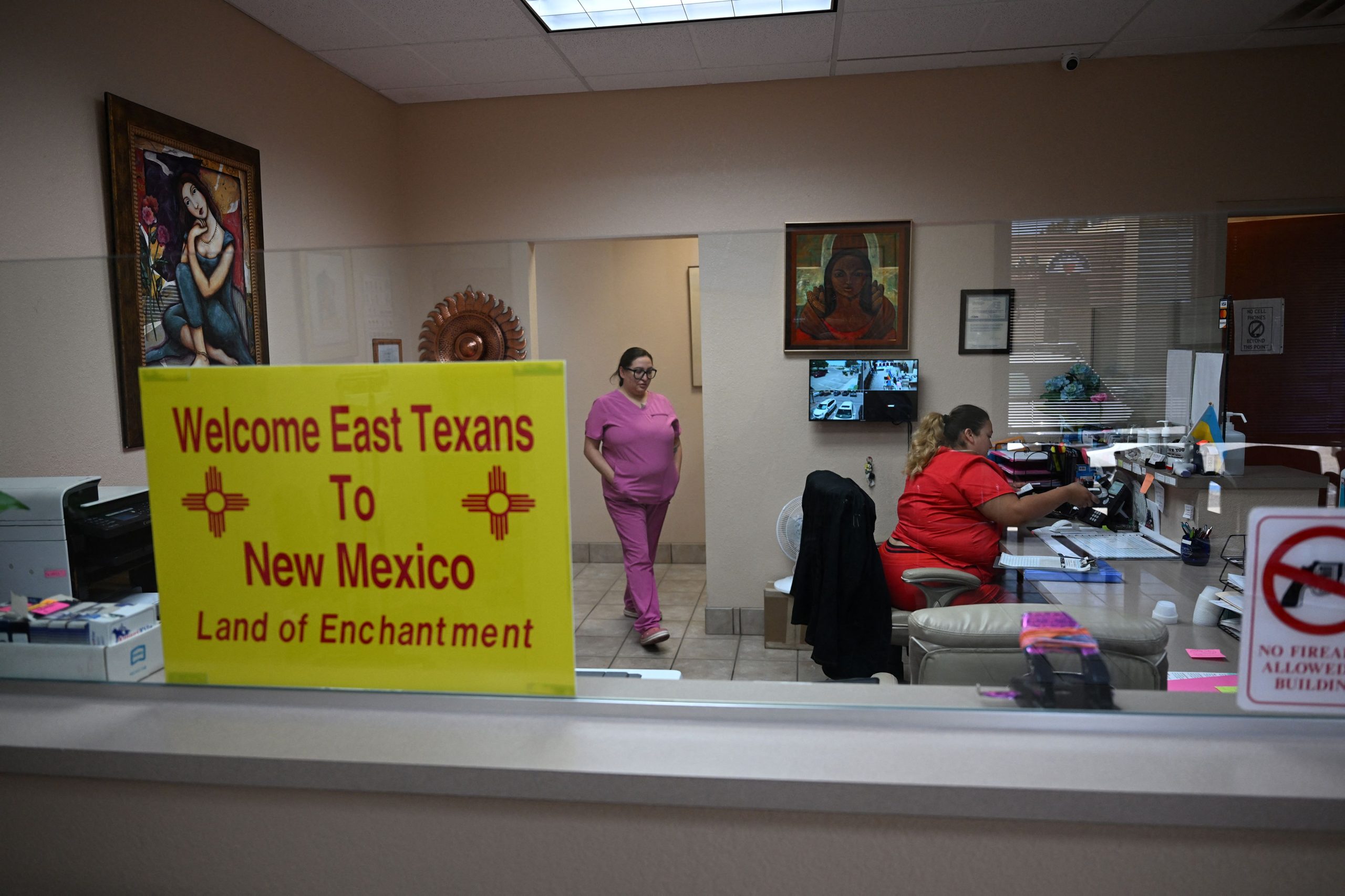 A sign inside the clinic reads, "Welcome East Texans to New Mexico, Land of Enchantment."