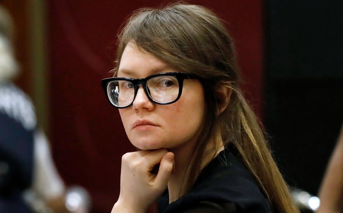 Anna Sorokin, la falsa heredera que inspiró serie de Netflix, busca evitar deportación (AP).