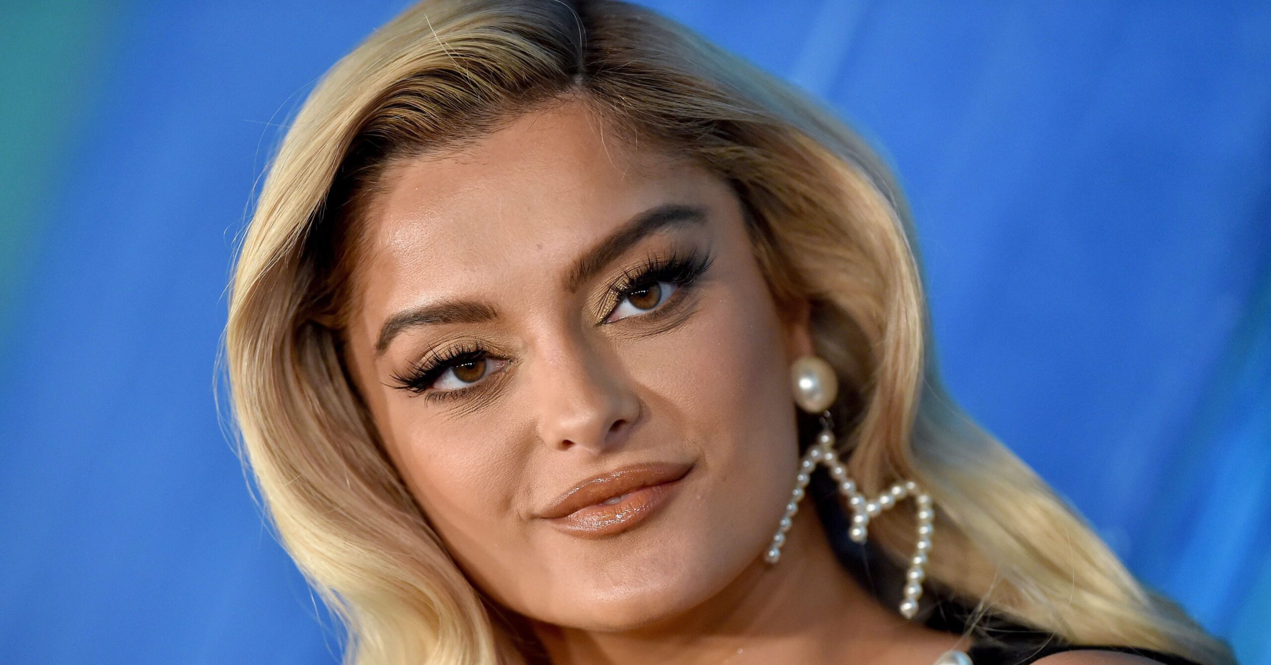 Bebe Rexha inspire les fans en bikini