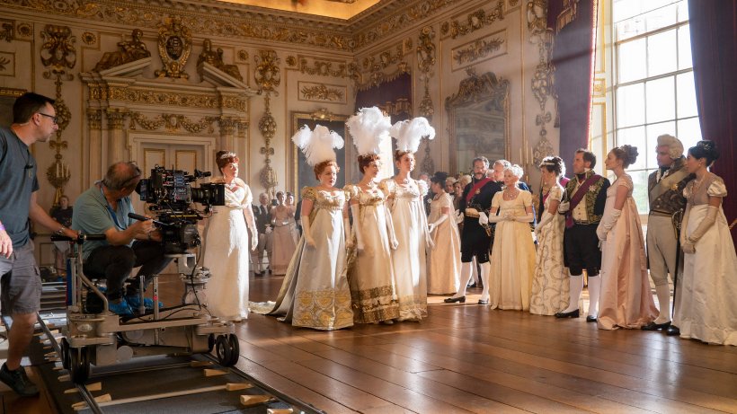 Bridgerton Stars révèle l'ensemble Netflix: Detail Freaks Fans Out – OUEST