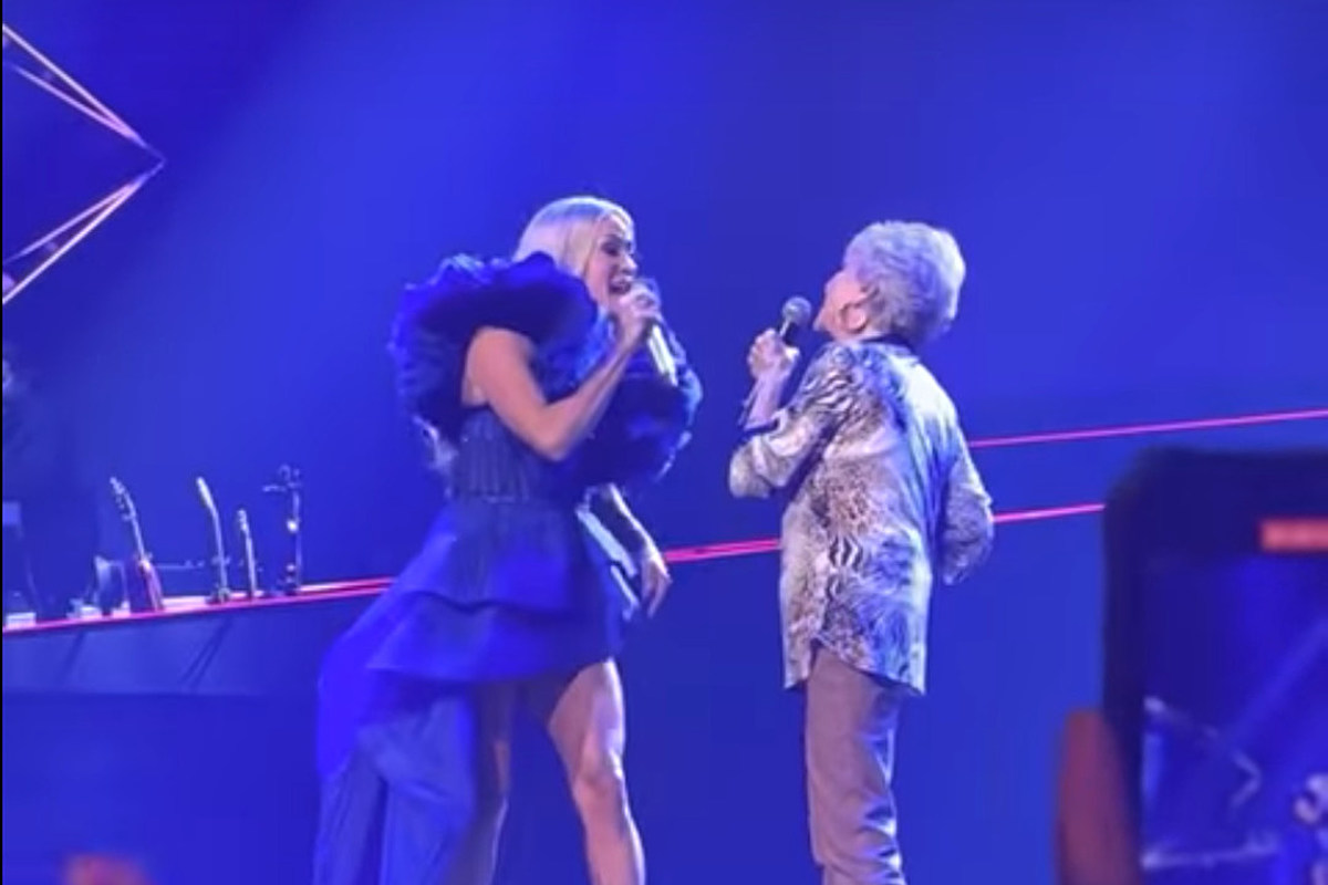Carrie Underwood en duo avec sa mère sur scène à Las Vegas : « Life Sure is Amazing » [Watch]