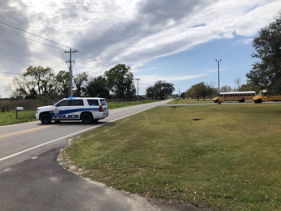 Chasse à l'homme en cours pour 1 suspect dans le comté de Baldwin après des coups de feu dans un vol présumé - Fox 10 News