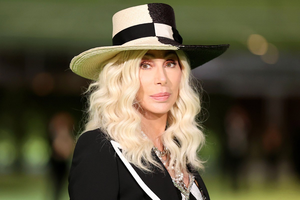 Cher « a des problèmes personnels », s’excuse auprès des fans d’être « MIA »