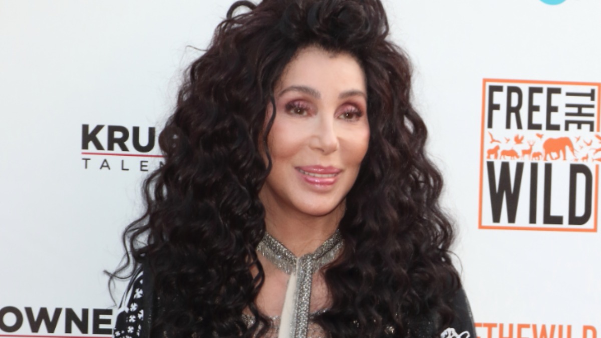Cher parle de « problèmes personnels » dans ses excuses émotionnelles aux fans car elle admet qu’elle ne va pas bien