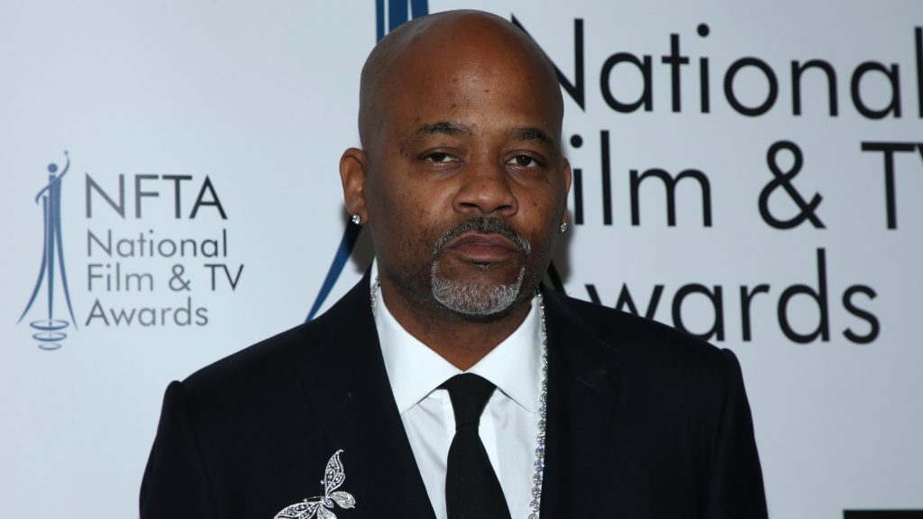 Damon Dash dit que les artistes noirs « devraient créer nos propres Grammys » au milieu du contrecoup de Kanye West