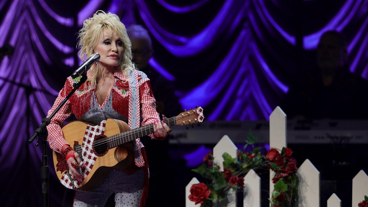 Dolly Parton veut que Kristin Chenoweth la joue dans un biopic ou une émission de Broadway