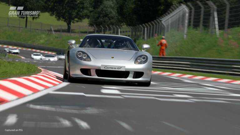 Gran Turismo 7 est de retour en ligne après 30 heures, accompagné des excuses de Yamauchi