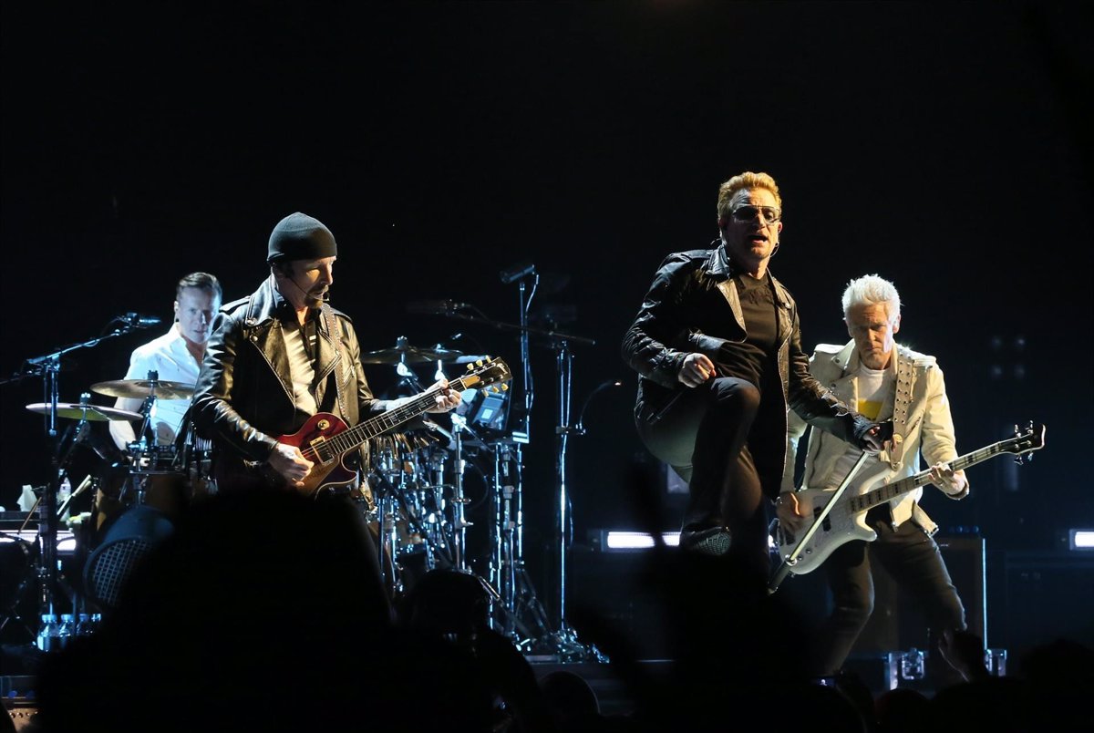 JJ Abrams prépare une série sur U2 pour Netflix - Notimérica