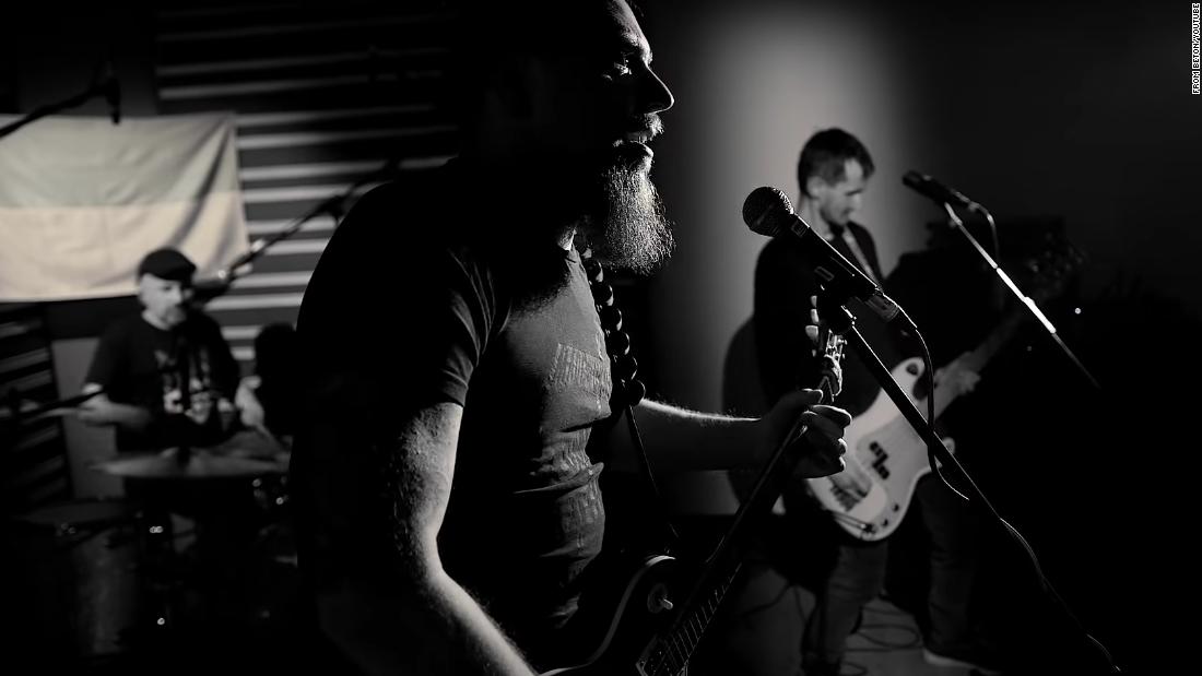 « Kyiv Calling »: le groupe punk ukrainien fait du classique The Clash un hymne anti