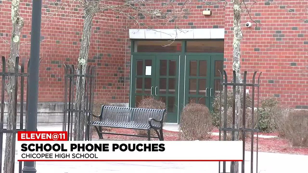 La politique mise à jour du téléphone portable de Chicopee High School commence cette semaine - Western Massachusetts News