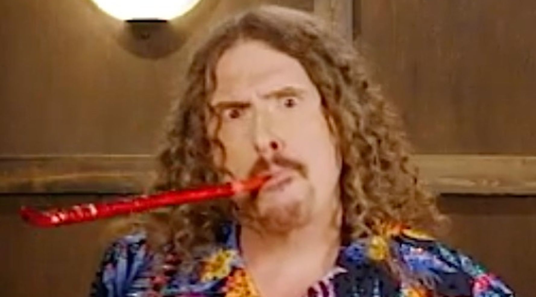 La salutation d’anniversaire de Weird Al Yankovic est autant un chef