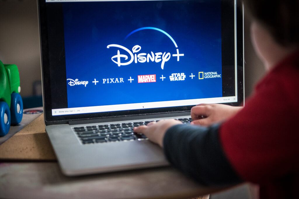 Le Parents Television Council critique Disney + pour avoir ajouté du contenu pour adultes, dit-il "Détruit votre marque" - Nouvelles des coupe-câbles