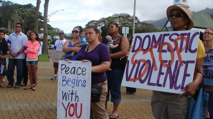 Le Sénat adopte une loi pour aider les victimes de violence domestique à couper les liens avec les agresseurs - Maui Now