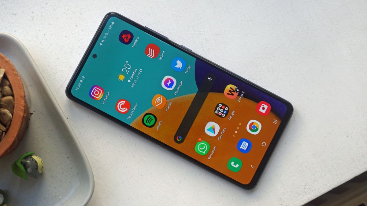 Le rival de l'iPhone SE 3 de Samsung n'a pas encore été annoncé mais il est déjà disponible