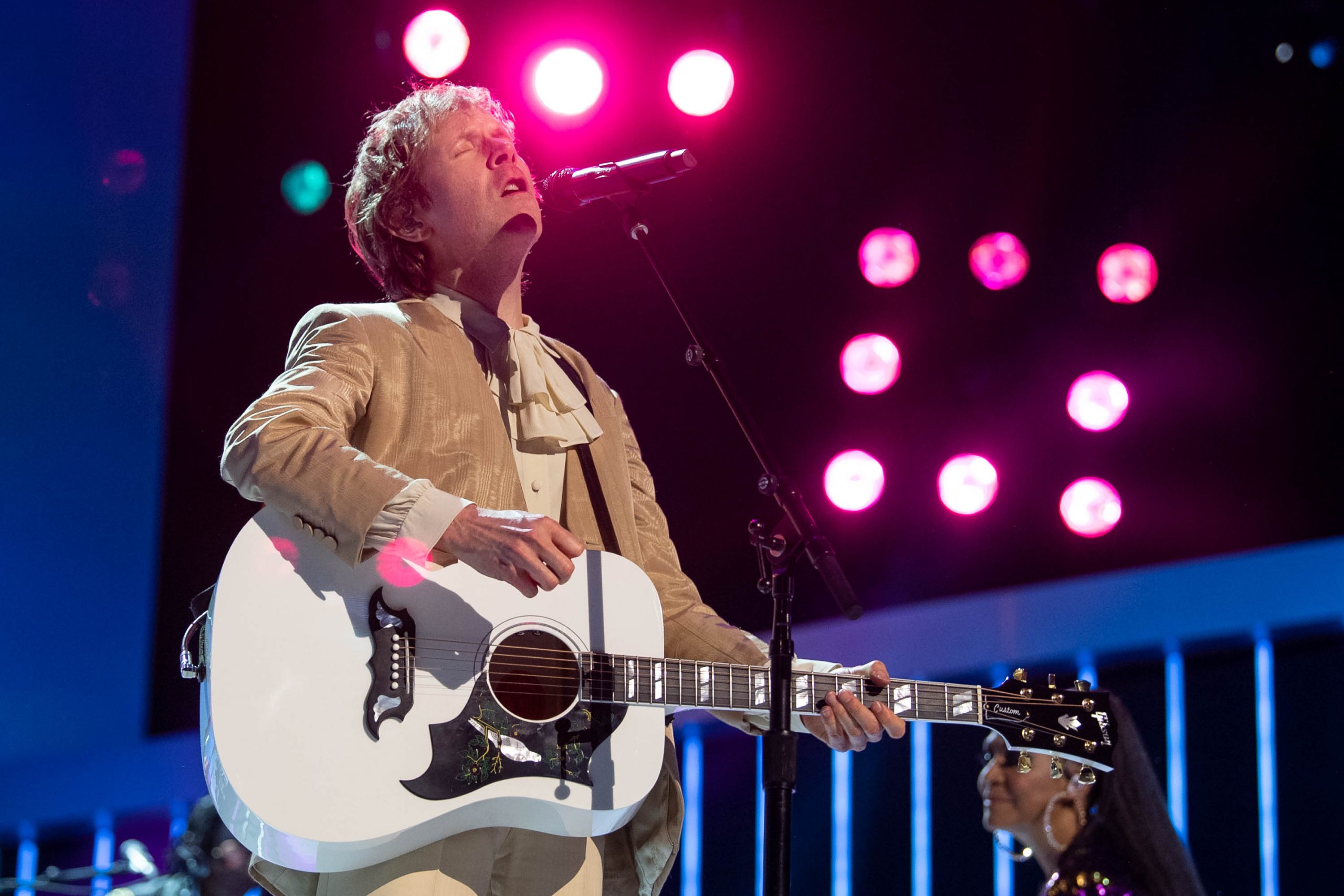 Le set solo de Beck’s Nashville s’est écrasé par Jack White’s "Baiser" Couverture