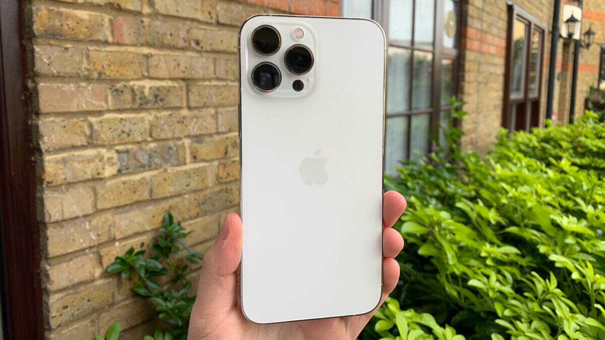 Les utilisateurs d'Apple iPhone se plaignent : "La mise à jour iOS 15.4 épuise rapidement mes batteries" - PhoneArena