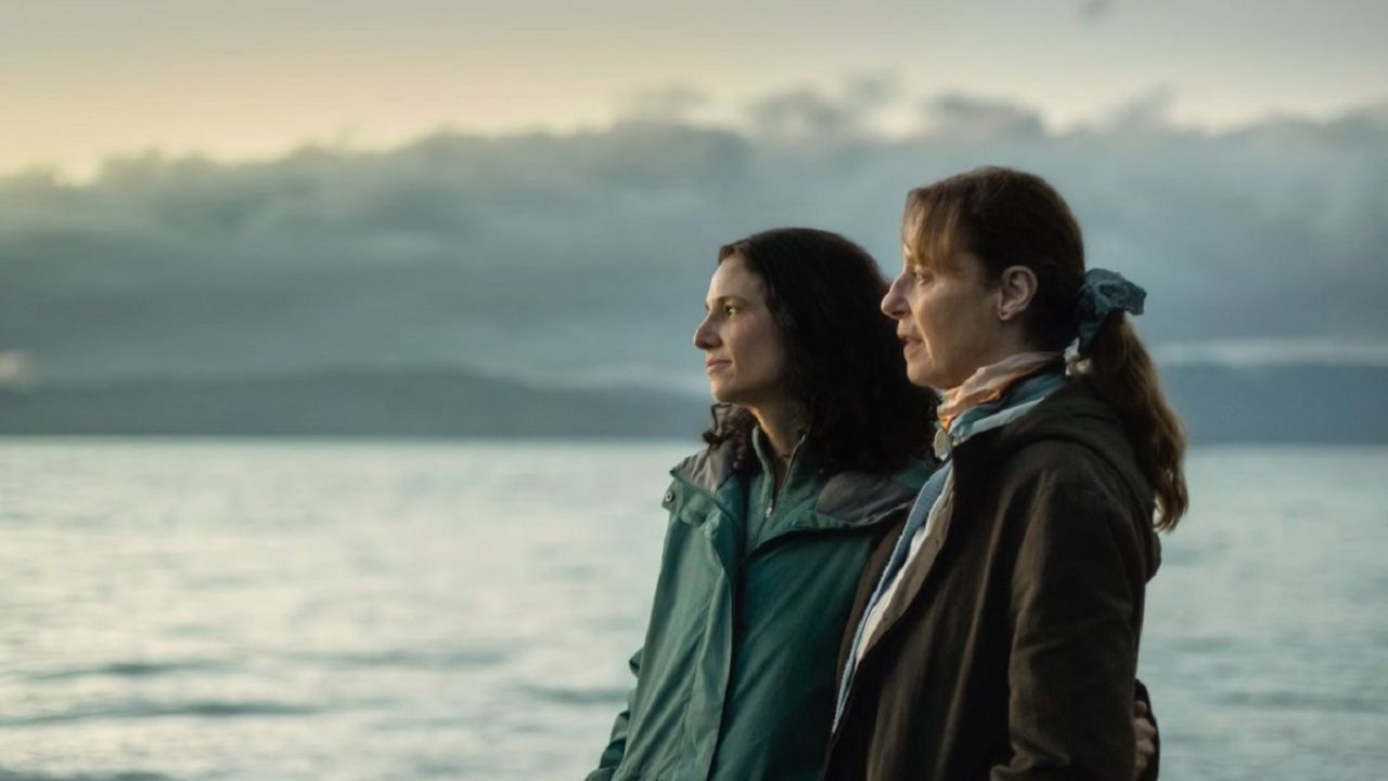Netflix lance en avant-première 42 jours dans le noir, la nouvelle série basée sur un crime noir