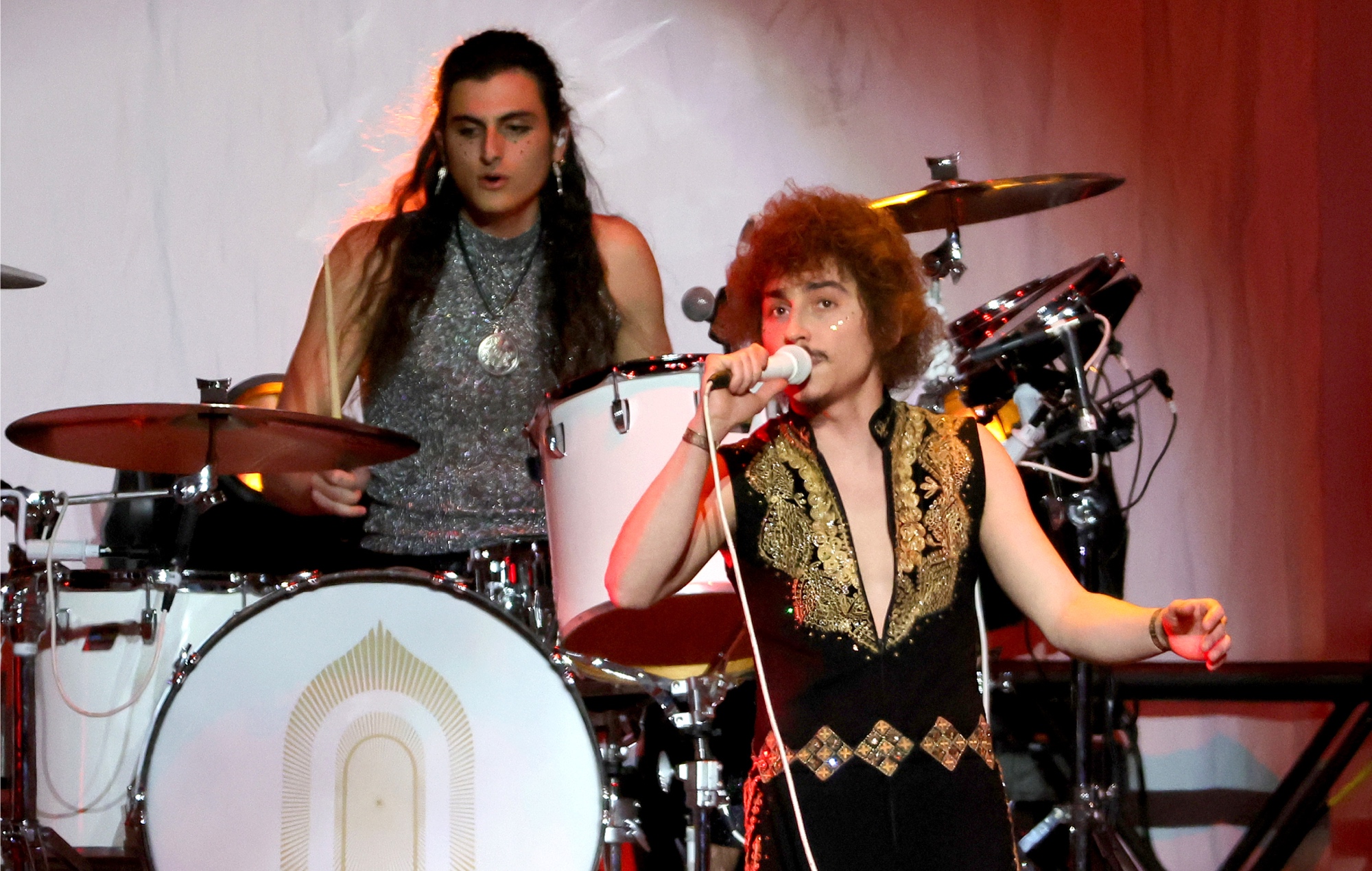 Regardez Greta Van Fleet lancer sa tournée ‘Dreams In Gold’ 2022