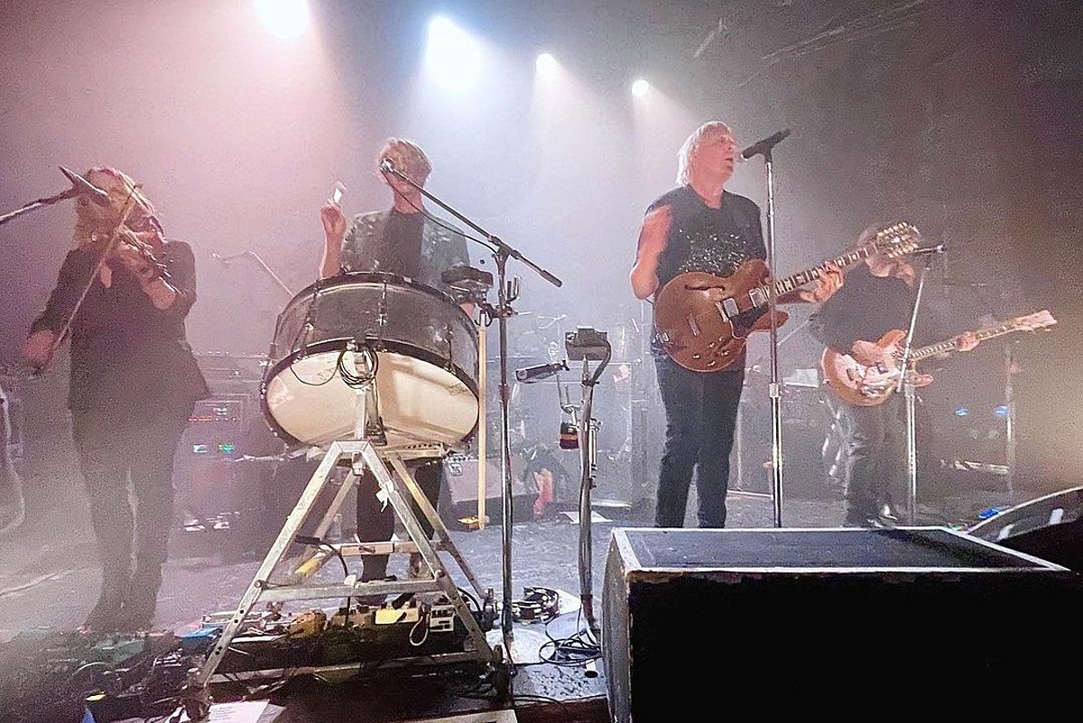 Regardez les nouvelles chansons des débuts d’Arcade Fire « The Lightning, I, II » et « Age of Anxiety » en direct au spectacle NOLA