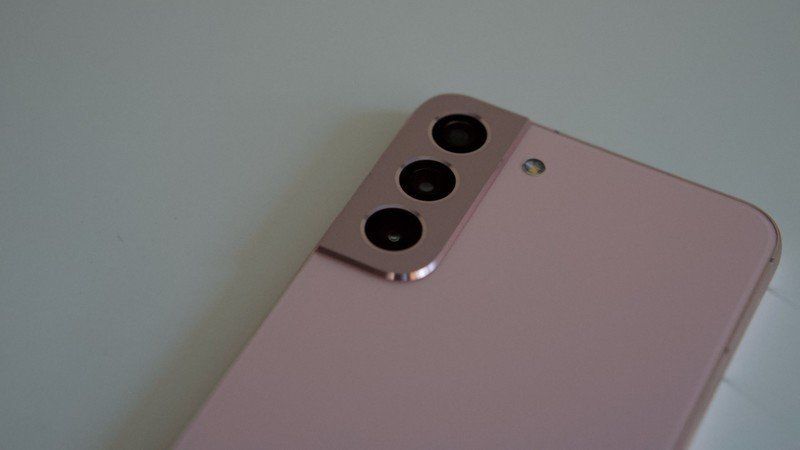 Samsung Galaxy S22 Plus contre iPhone 13 Pro - Android Central