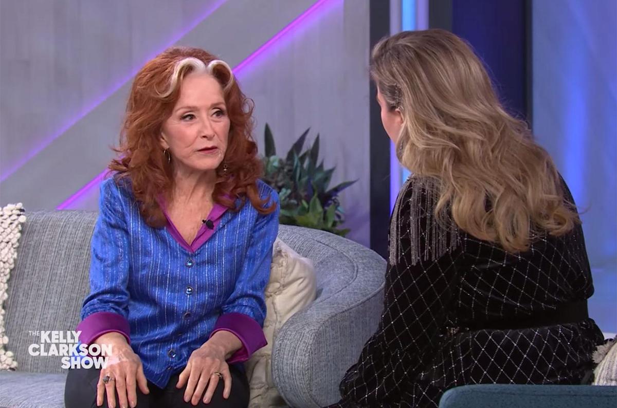 Bonnie Raitt était « tellement terrifiée » d’être dans une vidéo avec Prince qu’elle a arrêté de boire et a perdu 20 livres