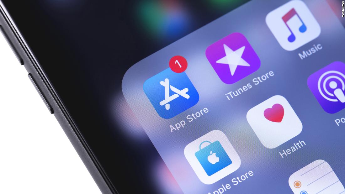D'anciens hauts responsables de la sécurité nationale se rangent du côté d'Apple dans l'affaire antitrust de l'App Store - CNN