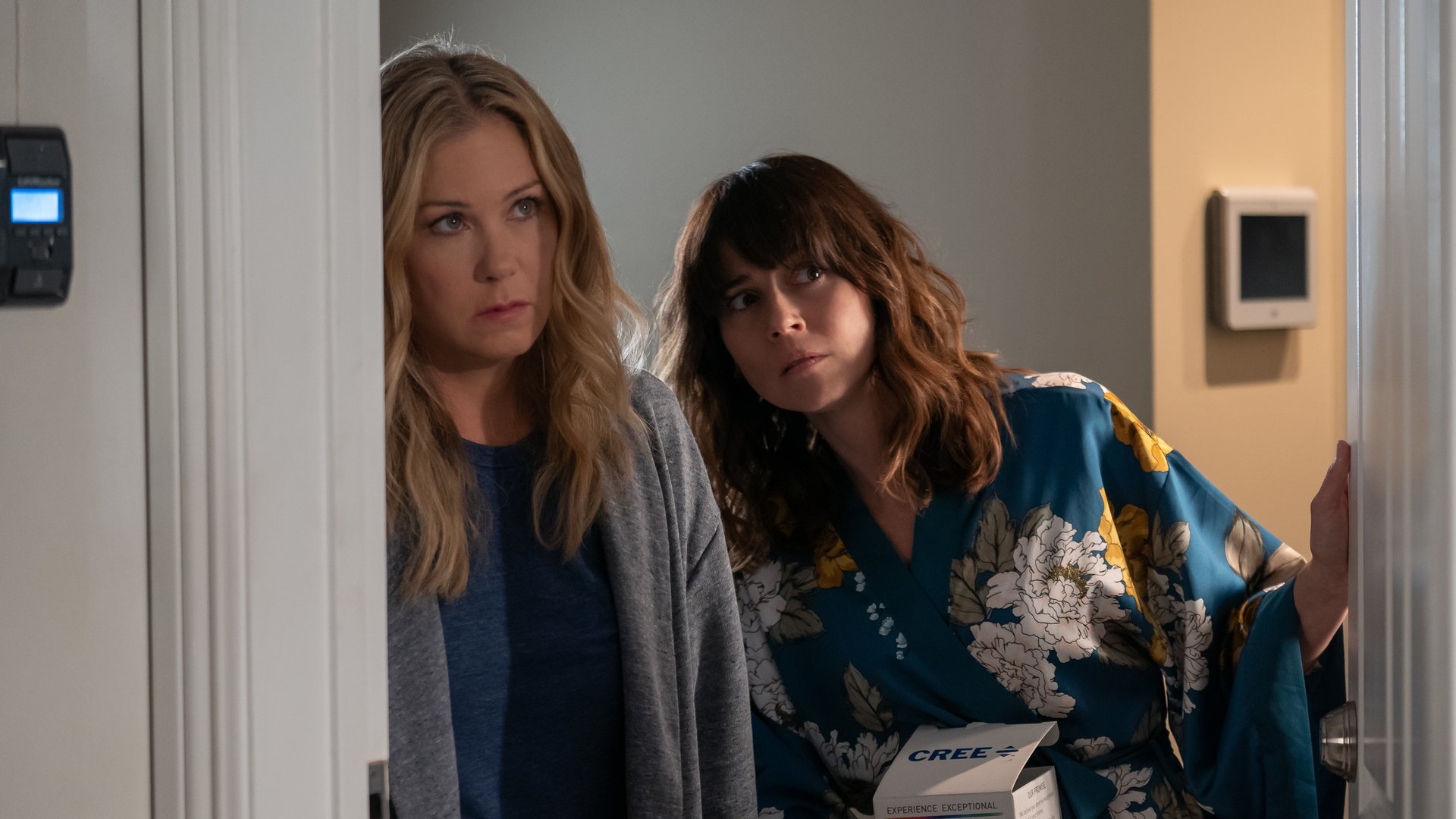 "Dead to Me": la saison 3 est retardée - quand et comment est-ce la prochaine sur Netflix?  - KINO.DE