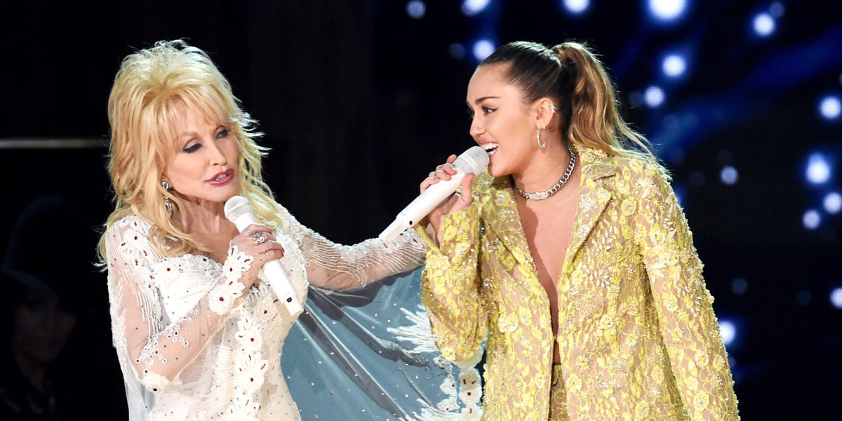 Dolly Parton adore cuisiner pour Miley Cyrus et d’autres stars