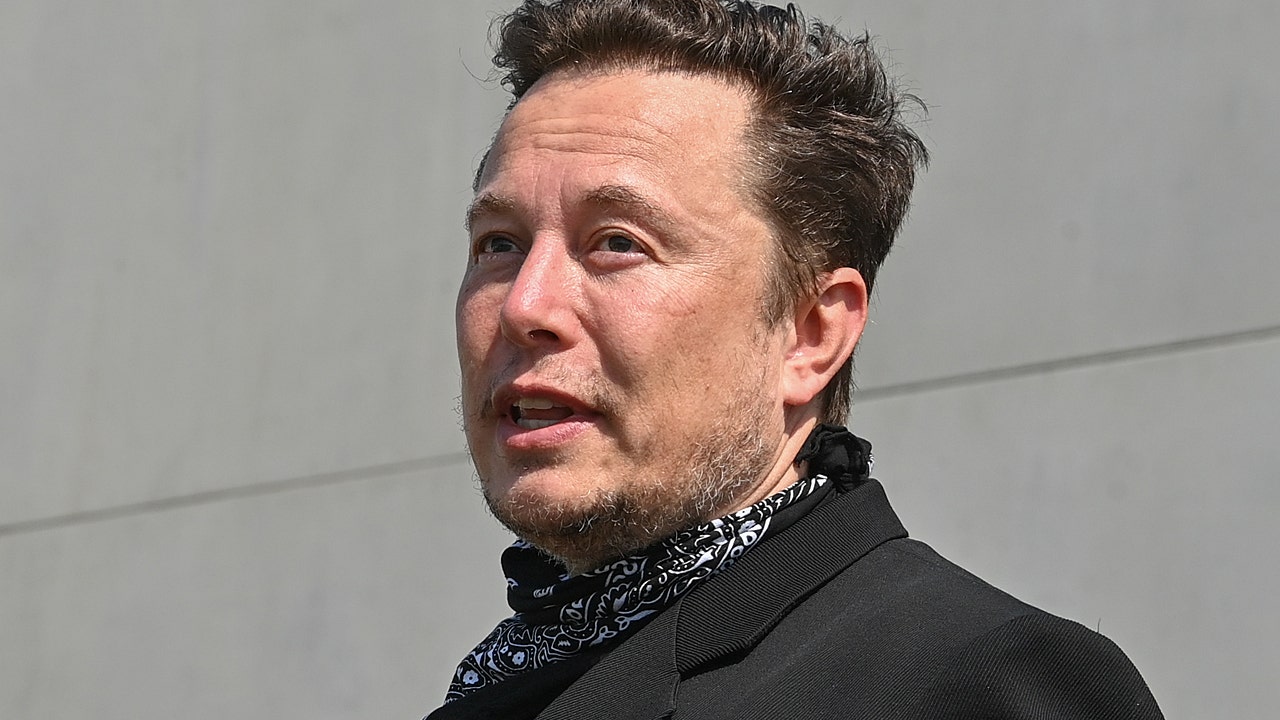 Elon Musk semble jeter de l'ombre alors que Truth Social passe Twitter sur l'App Store - Fox Business
