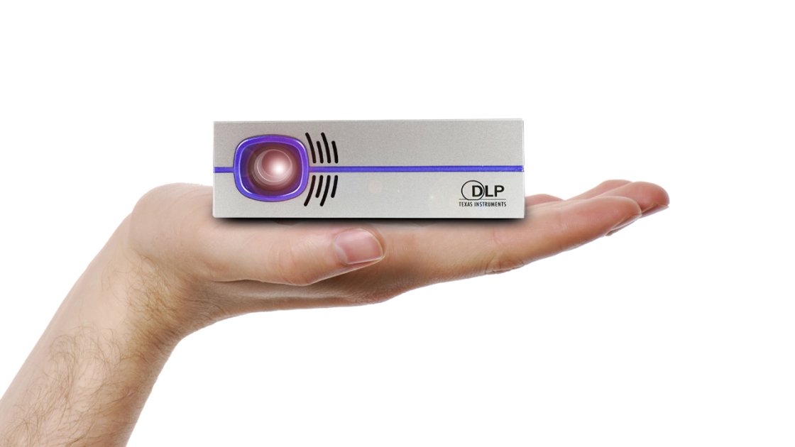Examen du mini projecteur intelligent AAXA P8 - PCMag