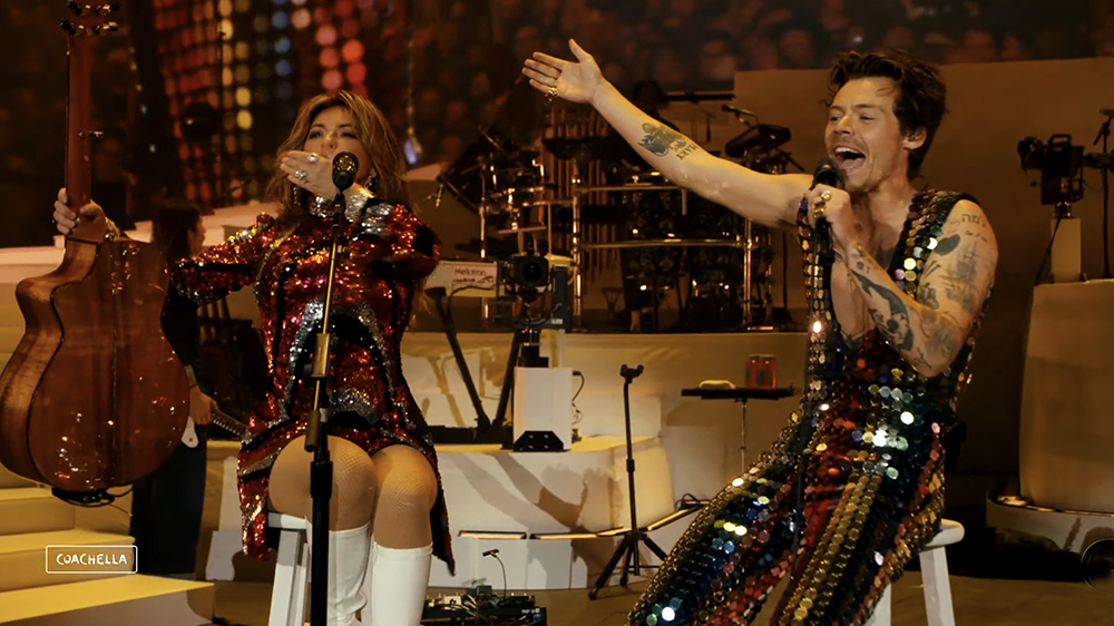 Harry Styles duets avec Shania Twain, lance de nouvelles chansons à Coachella