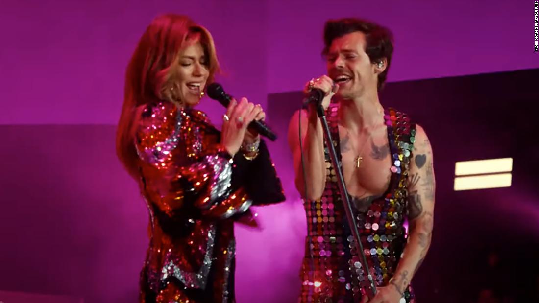 Harry Styles se produit sur scène avec Shania Twain ‘star’ frappée à Coachella