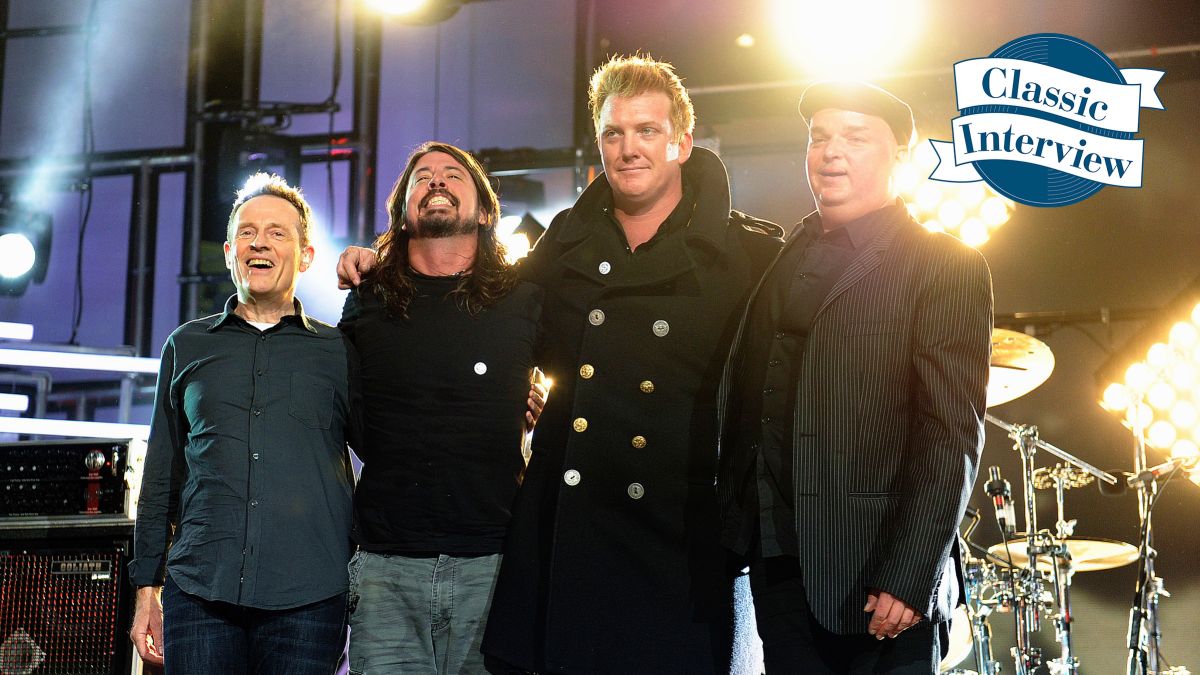 Interview classique: Josh Homme, Dave Grohl et Alain Johannes parlent de Them Crooked Vultures