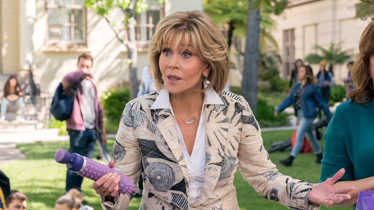 Jane Fonda dit être "plein de godes" merci aux fans de Grace & Frankie - QueVer
