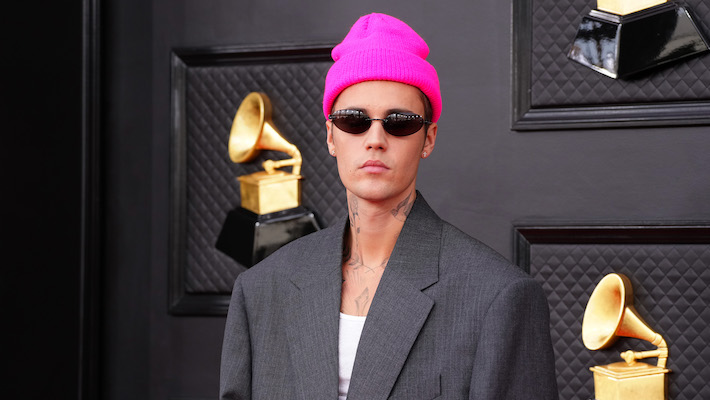 Justin Bieber offre une thérapie gratuite à ses fans et à son équipe