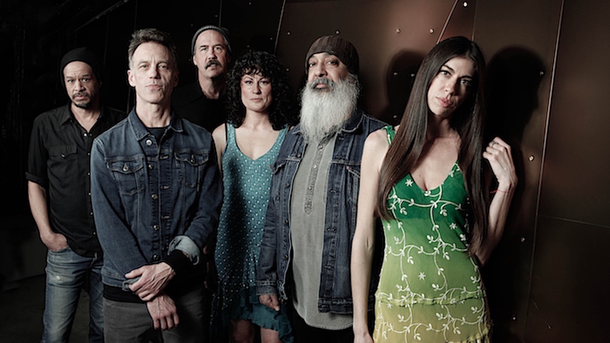Krist Novoselic, Matt Cameron et Kim Thayil forment le nouveau groupe 3rd Secret, sortent leur premier album : Stream