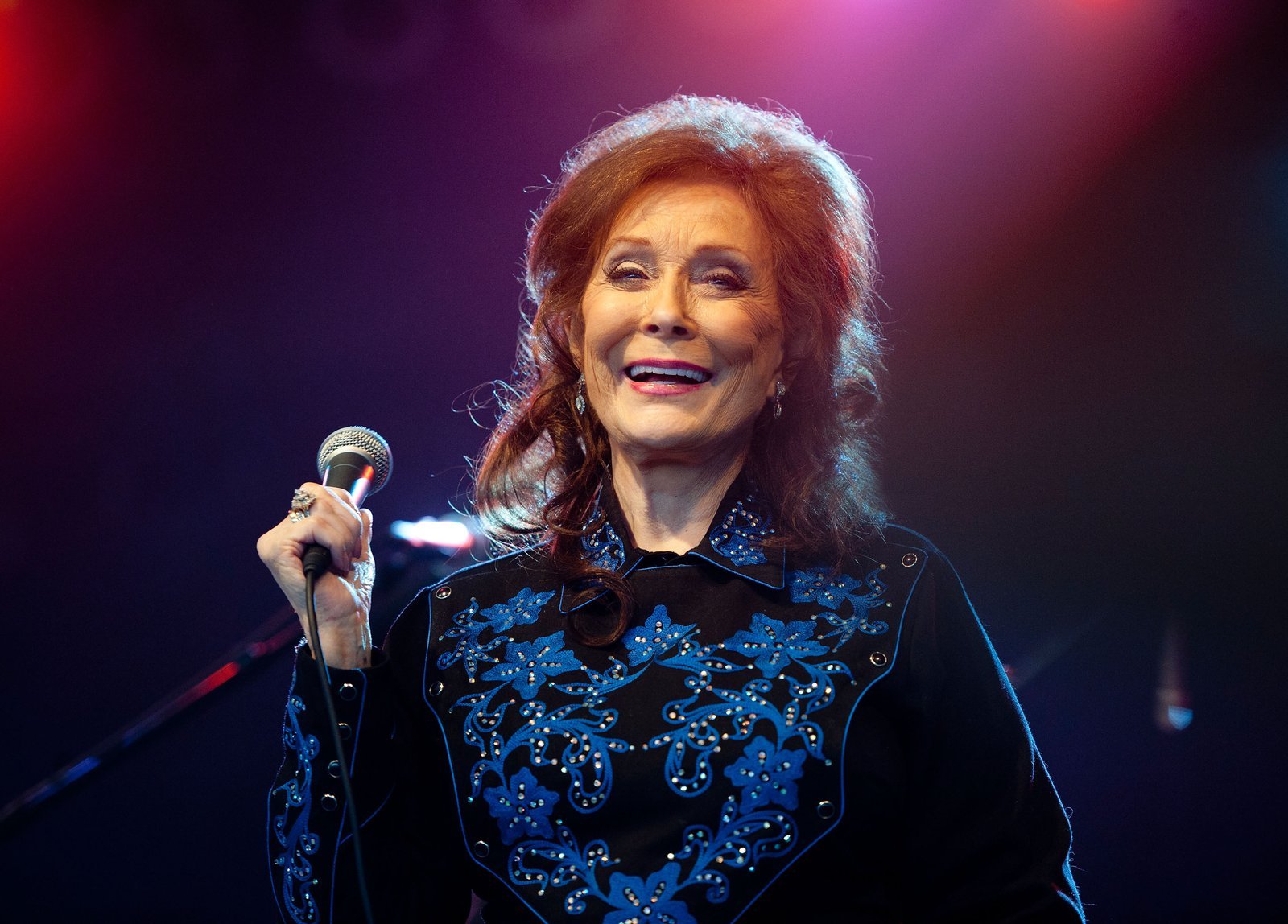 La légende country Loretta Lynn a bravé la controverse pour dire la vérité sur les expériences des femmes